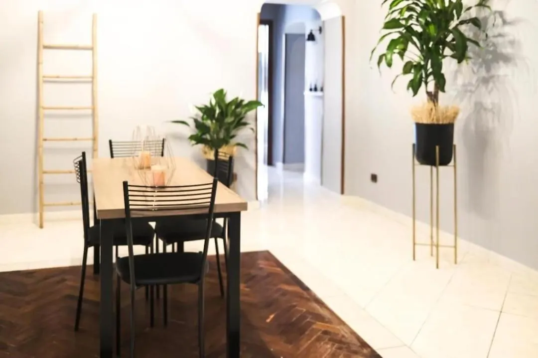 Peppe Triple Rooms Napoli Centro 0*, Naples Italy