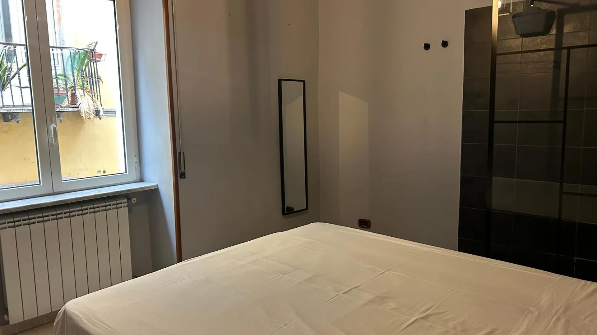Peppe Triple Rooms Napoli Centro 0*, Naples Italy